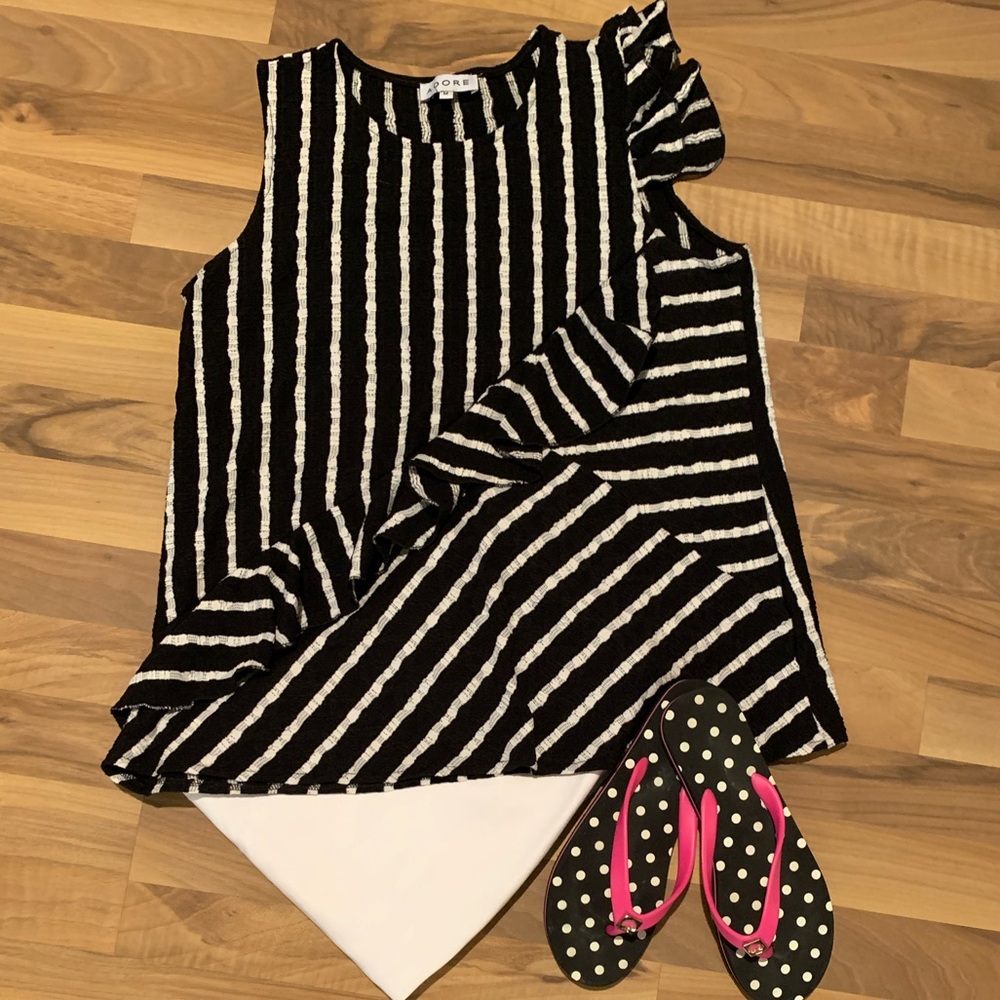 🎁NWOT cute black with white stripe ADORE top.